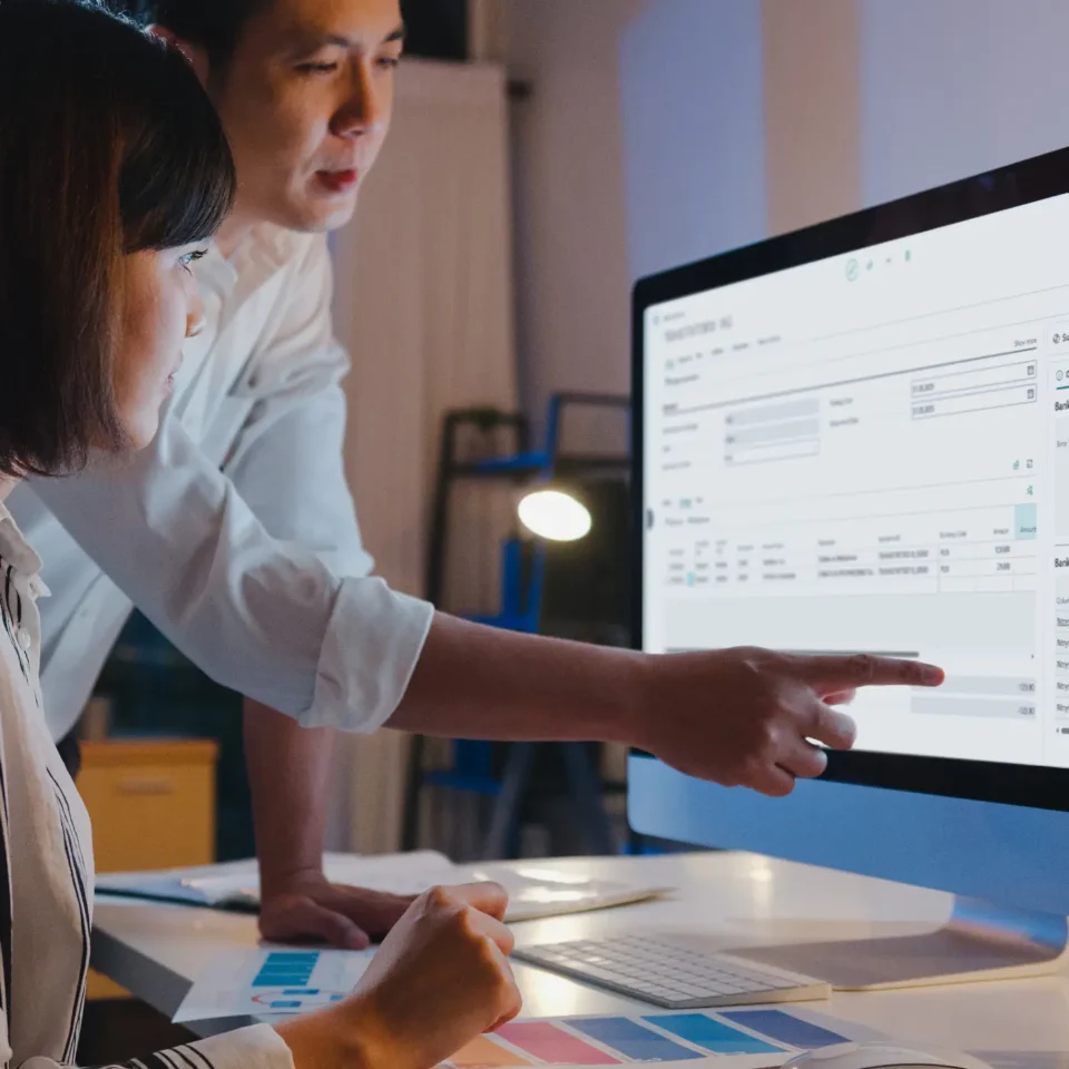 Person pointing at the screen